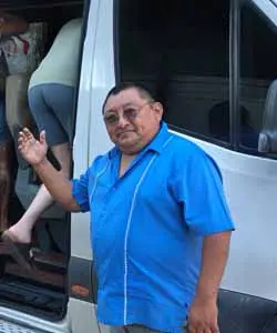 Joaquin Chofer encargado de las camionetas